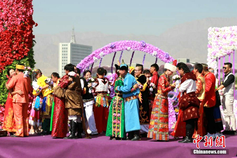 China's many cultures on display in mass wedding