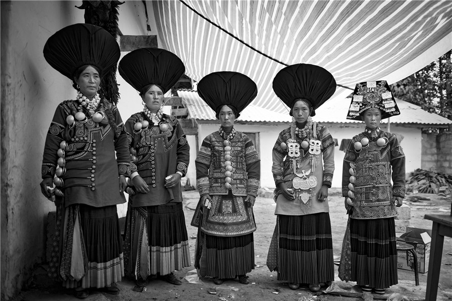 Photographers capture daily life of mountainous Yi people