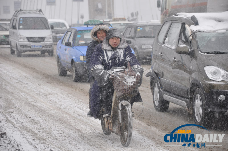 東北遭遇強降雪 中央氣象臺發布暴雪藍色預警