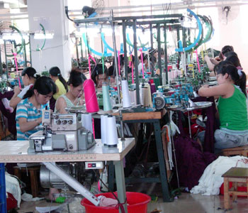 China, US start talks to end textile conflict