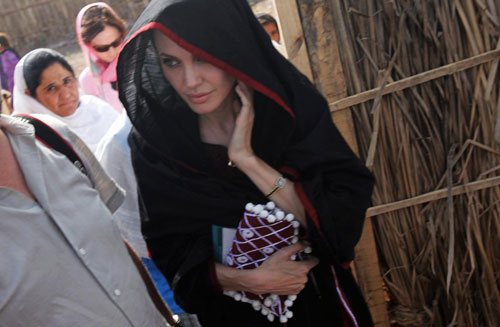 Angelina Jolie meets flood victims in Pakistan