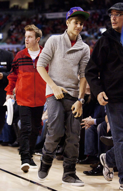 Bieber goes home for basketball