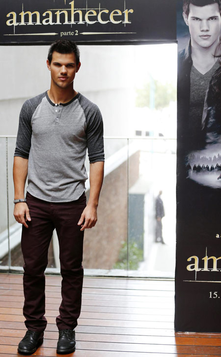 Taylor Lautner promotes 'Twilight Saga'