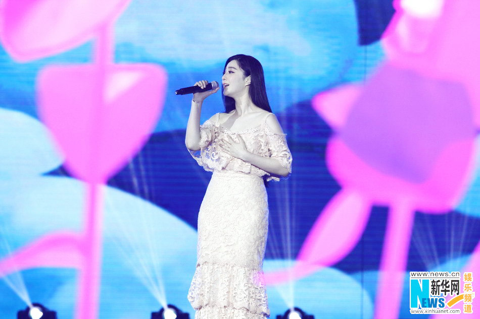 Fan Bingbing sings at new year concert