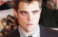 Robert Pattinson dumps Kristen Stewart