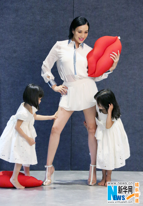 Christy Cheung and daughters pose for magazine