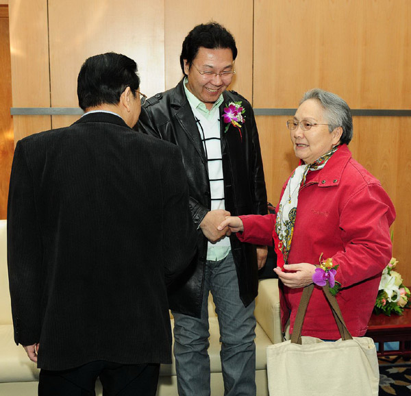 Yan Bozheng and Jiang Shixiong at backstage