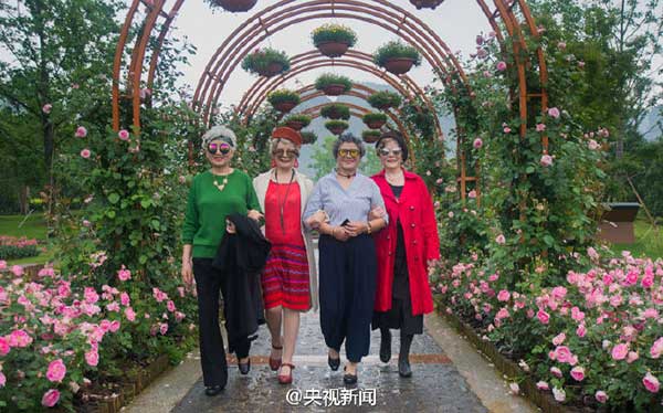 Chic grannies turn heads on Longhu Mountain