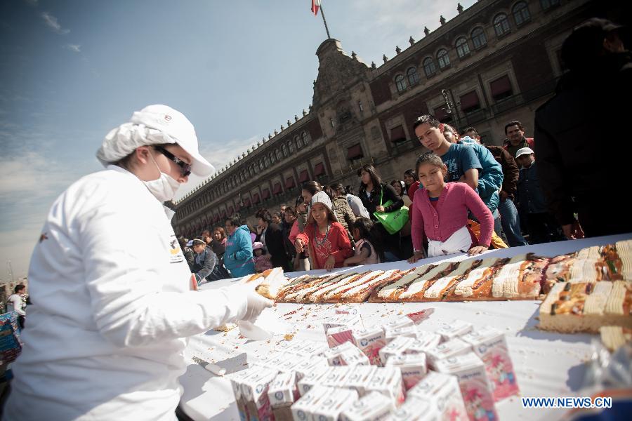 King's Ring cake baked to mark Three Kings Day in Mexico