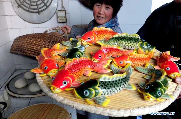 Locals steam colorful buns to greet Spring Festival