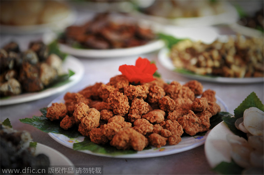 Stone-made banquet on display in S China