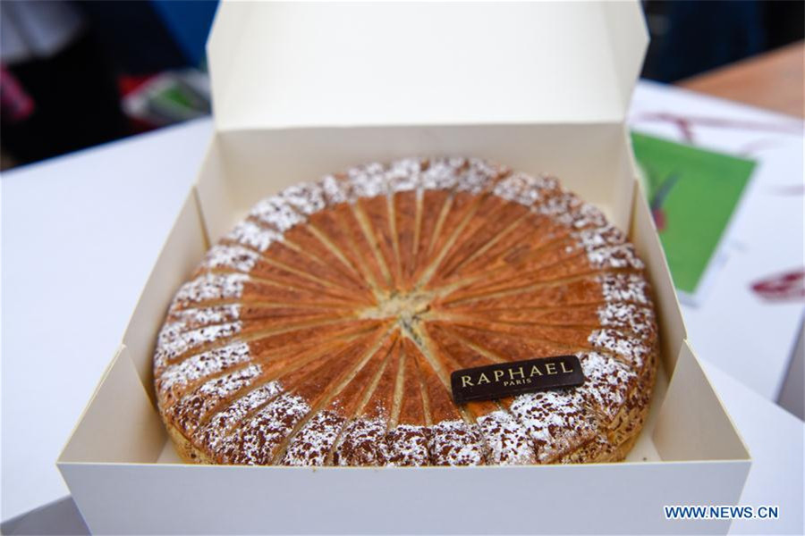 Pastry cooks participate in charity bazaar in Paris