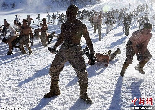 韓美海軍陸戰隊舉行雪地軍演