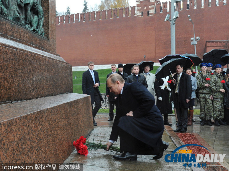 普京冒雨至紅場獻花 紀念俄羅斯民族統一日（組圖）