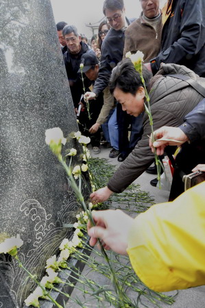 Wasted space in cemeteries inspires newmini-burials