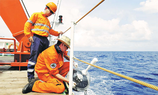 Navy chief makes island pledge