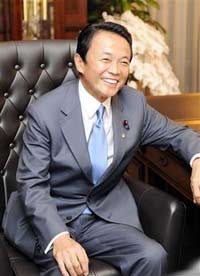 麻生太郎西褲被揭有“玄機(jī)”