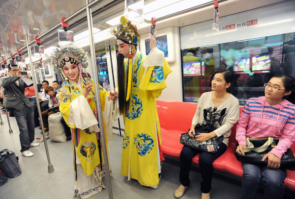 Nanjing subway becomes a stage for opera