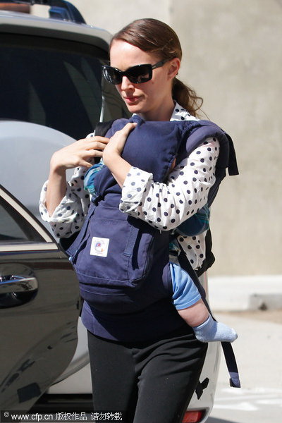 Star Tracks in March:Nicole Kidman and her family at airport