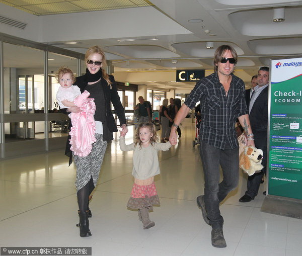 Star Tracks in March:Nicole Kidman and her family at airport