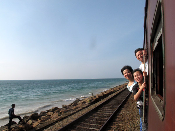 Relaxing train experience in Sri Lanka