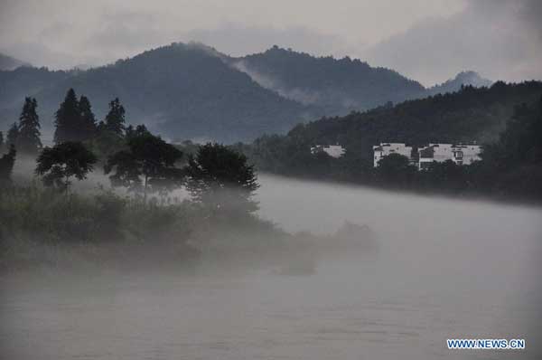 Fog scenery in E China