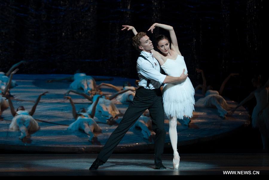 Modern 'Swan Lake' ballet rehearsed in Australia