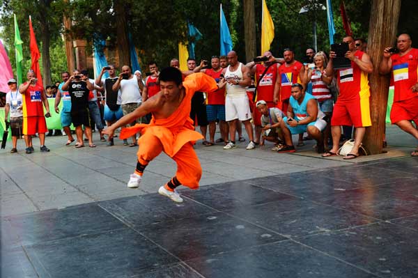 Strongman contestants visit Shaolin Temple