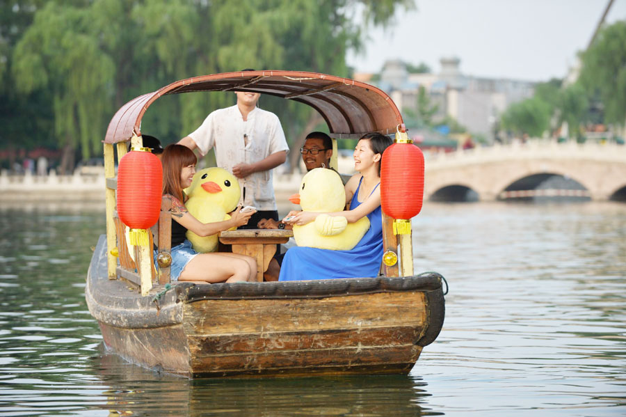 Giant yellow duck coming to Beijing