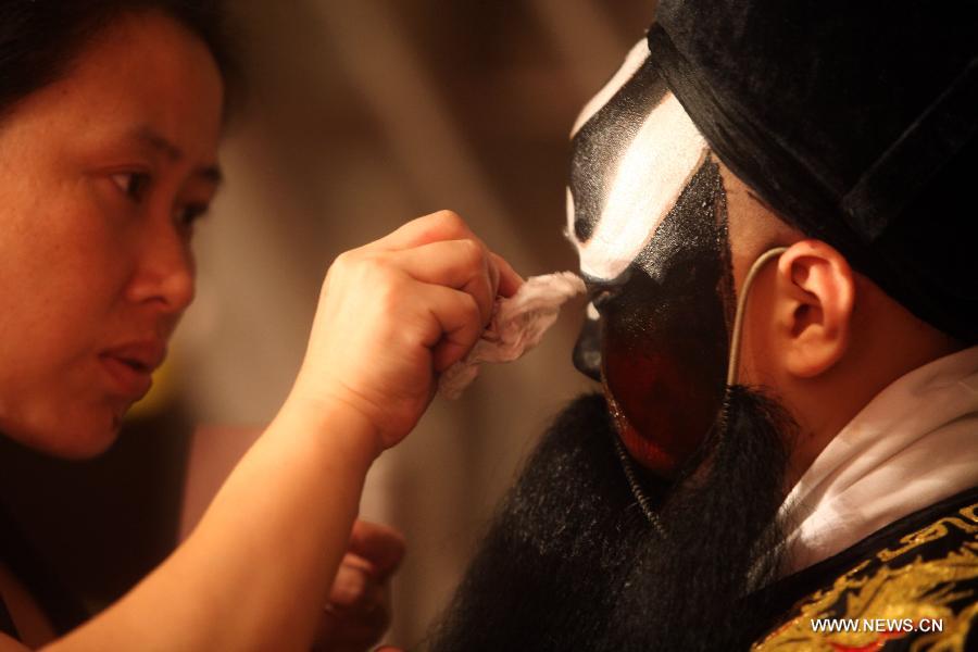 Little amateurs perform Peking Opera in Tianjin