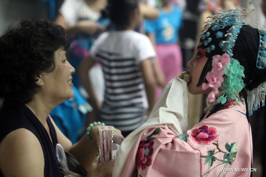 Little amateurs perform Peking Opera in Tianjin