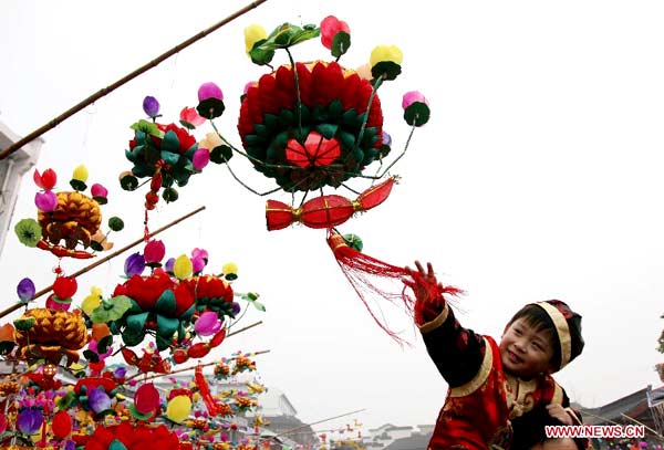 Children's way to welcome Year of Horse