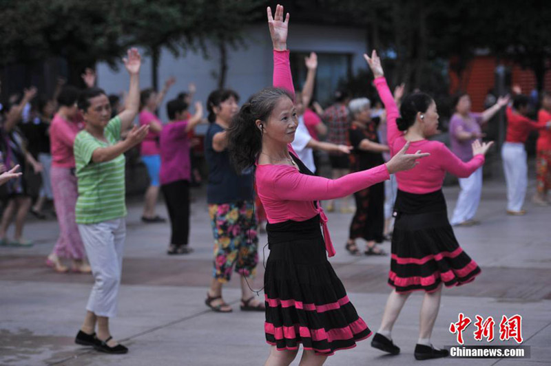 Chongqing takes spin at silent square dancing