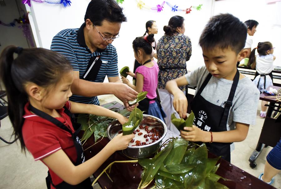 Community event held in Beijing to mark Dragon Boat Festival