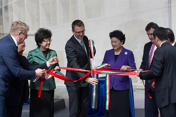 Chinese Vice Premier attends groundbreaking ceremony for traditional Chinese medicine center in Budapest