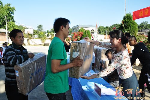 Green computers well received in Ruili