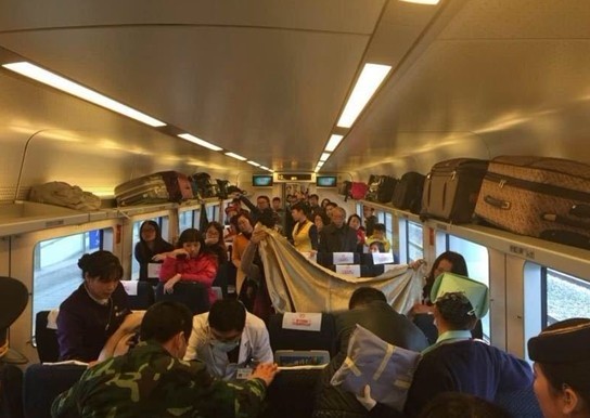 Passengers help woman give birth to baby on Shenzhen-Xiamen bullet train