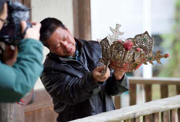 Village presents evidence of stolen Buddha