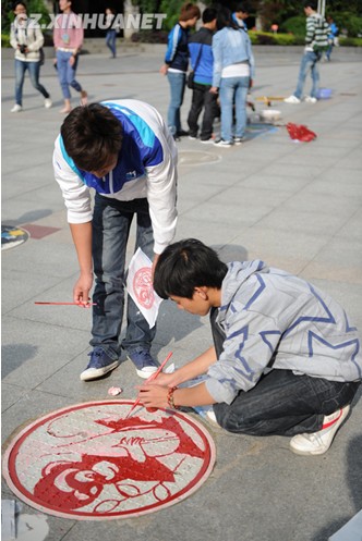 Manhole cover artwork