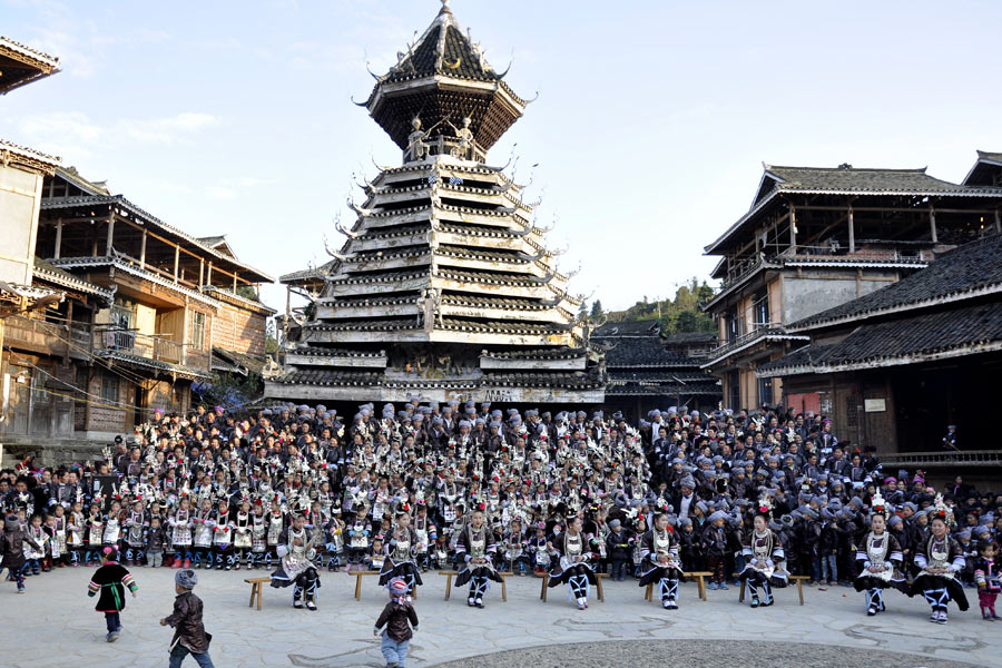 1,000 perform Grand Song of Dong in Guizhou