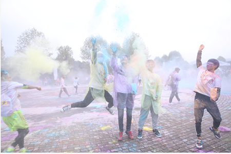 Runners enjoy first Guiyang color run