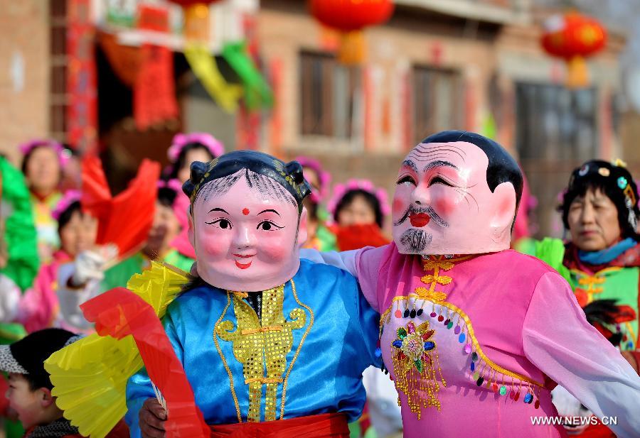 Tranditional dance in N China's Inner Mongolia for Spring Festival