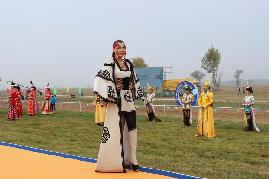 Mongolian costumes highlight 1st China-Mongolia Expo’s opening