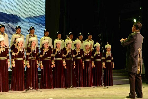 Choruses celebrate National Day and commemorate Long March