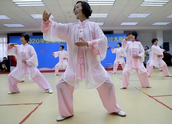 Senior citizens celebrate Spring Festival in Zhangjiagang