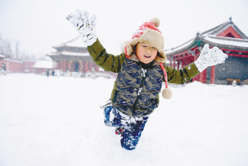 Spring snow blankets Shenyang