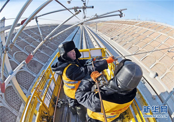 Overhead power lines installed on Beijing-Shenyang HSR