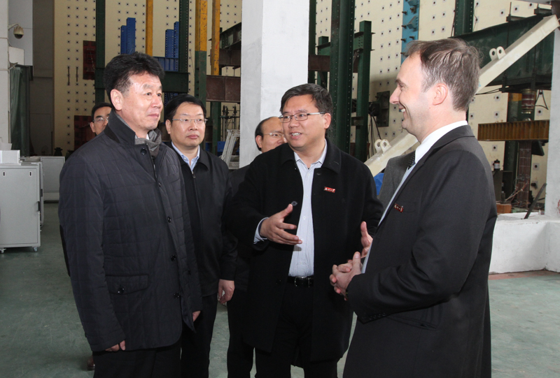 Zhang Jianguo visits universities in Fujian