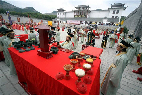 Celebrating Confucius' birthday in his hometown