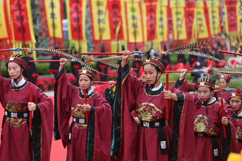 Thousands attend cross-Straits worship at Mount Tai